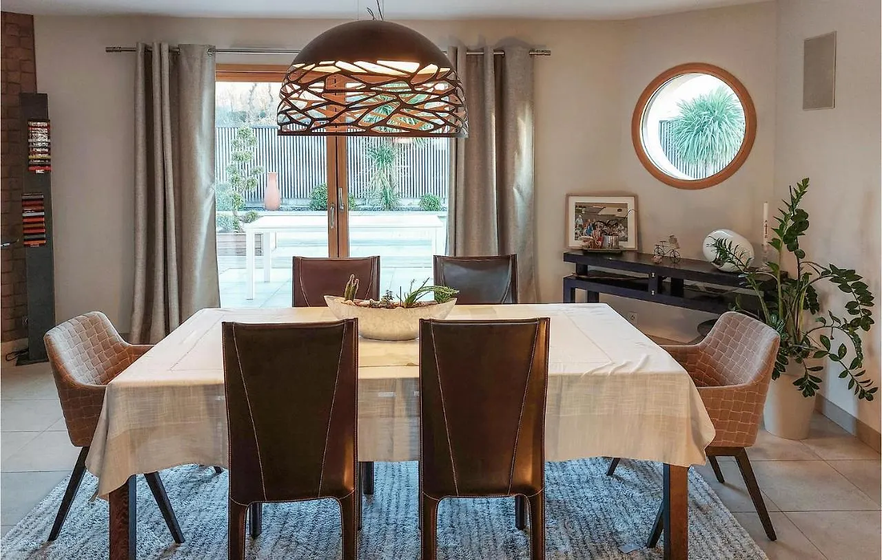 Beautiful Home In Montfort-Sur-Meu Holiday home