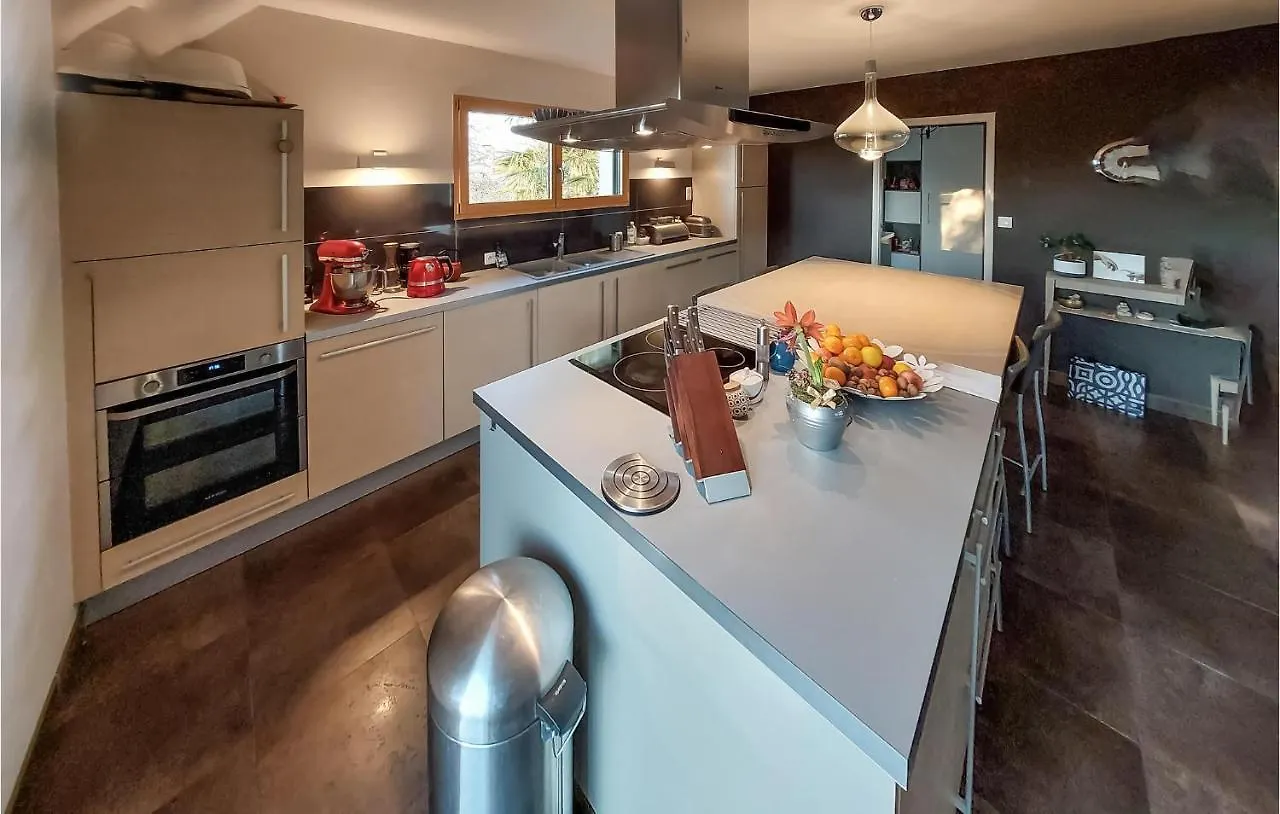 Beautiful Home In Montfort-Sur-Meu France