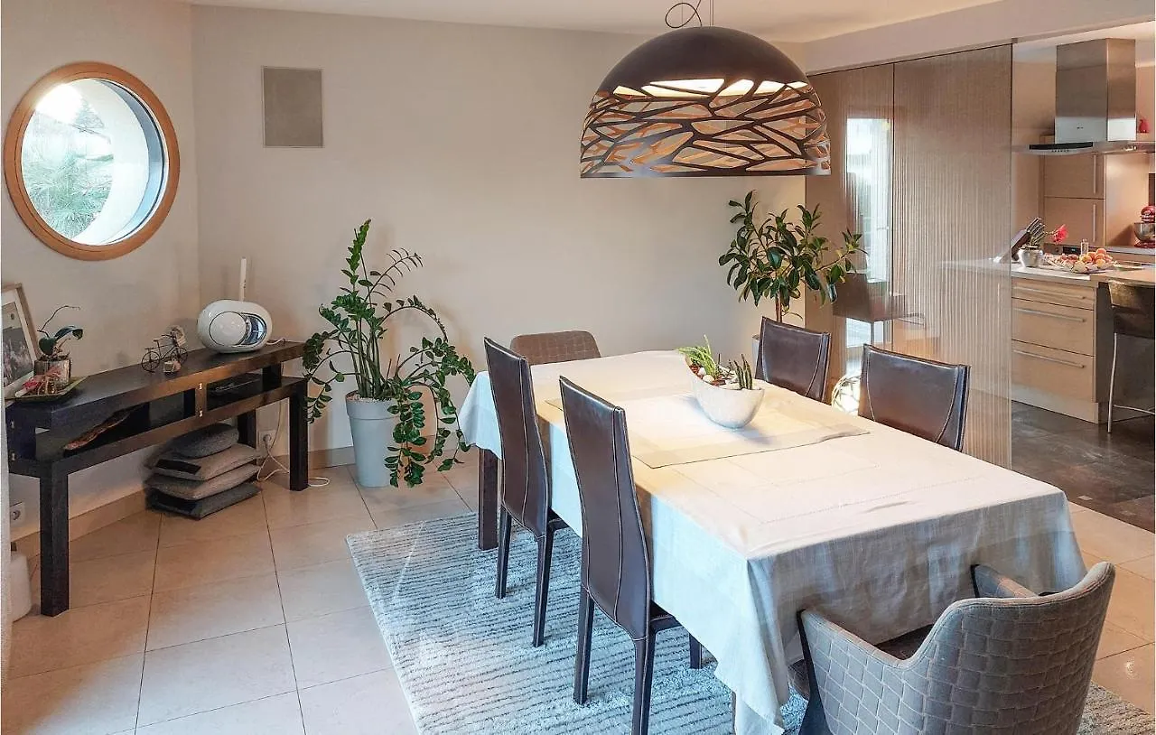 Beautiful Home In Montfort-Sur-Meu